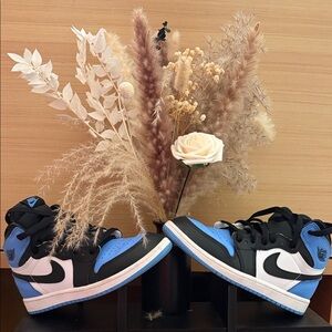 Jordan 1 Retro High University Blue ( Carolina 1s)